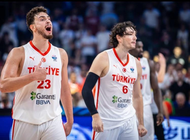 爆砍24分16板6助2帽率队晋级八强！申京：为了国旗我们将战斗到底